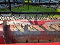 IH Model 1020 Bean Head, 25’ Wide, Bolt on Sections, Comes with 4 Wheel Header Trailer, 9.5L-14 Tire