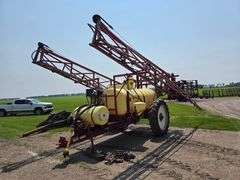 Hardi Navigator 1000 Sprayer, 100’ Boom, 1000 Gallon Poly Tank, 13.6x38 Tires with Duals, Hydraulic