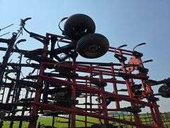 Case IH 48’ Tiger Mate II Tri Fold Digger, 7.60-15 Front Tires, 9.5-15 Tires on Wings and 11L-15 Tir