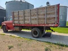 1970 Chevrolet C50 Single Axle Grain Truck, V8 Engine, 4+2 Transmission, 8.25 x 20 Front and Rear Ti