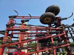 Case IH 48’ Tiger Mate II Tri Fold Digger, 7.60-15 Front Tires, 9.5-15 Tires on Wings and 11L-15 Tir