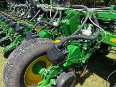 2014 John Deere 1770NT Planter, *Has 2021 Exact Emerge Update*, Hydraulic Downforce, 500 Gallon Liqu