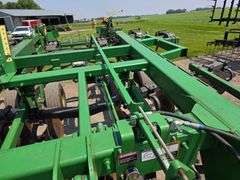 John Deere 2700 – 9 Shank Disc Ripper with Hydraulic Rear Disk Leveling Bar, Single Point Depth Cont