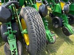 2014 John Deere 1770NT Planter, *Has 2021 Exact Emerge Update*, Hydraulic Downforce, 500 Gallon Liqu