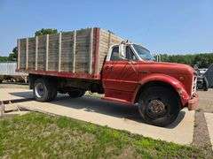 1970 Chevrolet C50 Single Axle Grain Truck, V8 Engine, 4+2 Transmission, 8.25 x 20 Front and Rear Ti