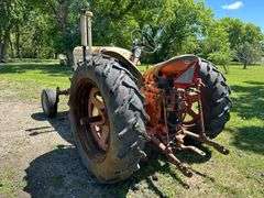 Case 400 Wide Front, 3pt, 1 Set of Rear Hydraulics, Hours Unknown, Diesel, 14.9 x 38 Rears, Runs Per