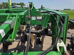 John Deere 2700 – 9 Shank Disc Ripper with Hydraulic Rear Disk Leveling Bar, Single Point Depth Cont
