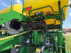 2014 John Deere 1770NT Planter, *Has 2021 Exact Emerge Update*, Hydraulic Downforce, 500 Gallon Liqu