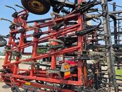 Case IH 48’ Tiger Mate II Tri Fold Digger, 7.60-15 Front Tires, 9.5-15 Tires on Wings and 11L-15 Tir
