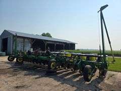 John Deere 1710 – 18 Row 22” Max Emerge Plus Vacu Meter Planter, Insecticide Boxes, Markers, Corn E-
