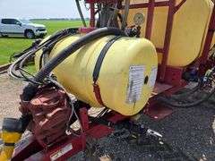 Hardi Navigator 1000 Sprayer, 100’ Boom, 1000 Gallon Poly Tank, 13.6x38 Tires with Duals, Hydraulic