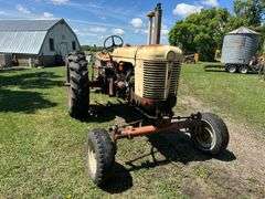Case 400 Wide Front, 3pt, 1 Set of Rear Hydraulics, Hours Unknown, Diesel, 14.9 x 38 Rears, Runs Per