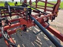 Case IH 48’ Tiger Mate II Tri Fold Digger, 7.60-15 Front Tires, 9.5-15 Tires on Wings and 11L-15 Tir