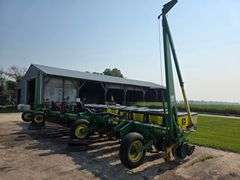 John Deere 1710 – 18 Row 22” Max Emerge Plus Vacu Meter Planter, Insecticide Boxes, Markers, Corn E-