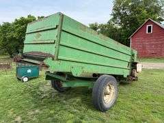 Henke Model FW210 Feed Wagon. This Item is Located in South Dakota, Therefore South Dakota Sales Tax
