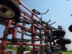 Case IH 48’ Tiger Mate II Tri Fold Digger, 7.60-15 Front Tires, 9.5-15 Tires on Wings and 11L-15 Tir