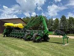 2014 John Deere 1770NT Planter, *Has 2021 Exact Emerge Update*, Hydraulic Downforce, 500 Gallon Liqu