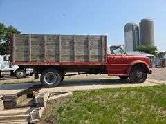 1970 Chevrolet C50 Single Axle Grain Truck, V8 Engine, 4+2 Transmission, 8.25 x 20 Front and Rear Ti
