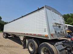 1997 Wilson Commander 40’ Grain Hopper, Roll Tarp, Spring Ride, Rear Ladder, New Tarp, 11R22.5 Tires