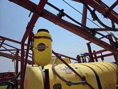 Hardi Navigator 1000 Sprayer, 100’ Boom, 1000 Gallon Poly Tank, 13.6x38 Tires with Duals, Hydraulic