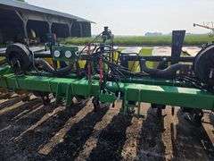 John Deere 1710 – 18 Row 22” Max Emerge Plus Vacu Meter Planter, Insecticide Boxes, Markers, Corn E-
