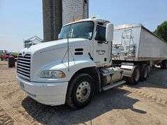 2000 Mack Vision 600 Day Cab Semi, 708,319 Miles, Eaton Fuller Automatic Transmission, Jake Brake, P