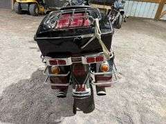 1983 Harley Davidson Electra Glide Motorcycle, 17,129 Miles, Needs Battery, Clutch is Stuck, Will Ne