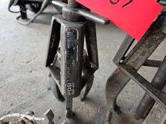 Gear and Bearing Pullers, Model 110, 106 and 2 Misc