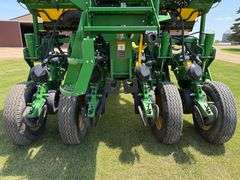 2014 John Deere 1770NT Planter, *Has 2021 Exact Emerge Update*, Hydraulic Downforce, 500 Gallon Liqu