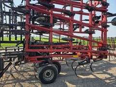 Case IH 48’ Tiger Mate II Tri Fold Digger, 7.60-15 Front Tires, 9.5-15 Tires on Wings and 11L-15 Tir