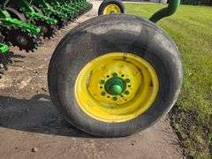 John Deere 1710 – 18 Row 22” Max Emerge Plus Vacu Meter Planter, Insecticide Boxes, Markers, Corn E-