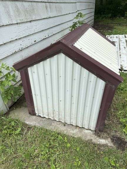 3’ x 4’ Dog House, 16” x 24” Door