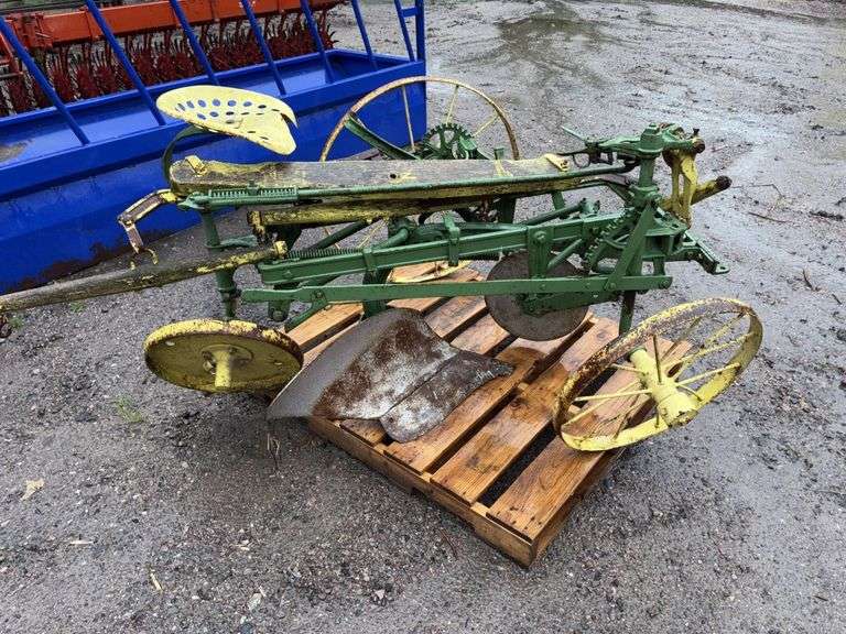 John Deere 1 Bottom Sulky Plow, Coulter, Horse Eveners