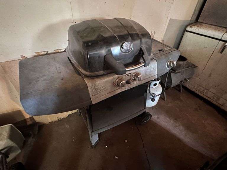 Uni Flame Gas Operated Grill, Comes with LP Tank
