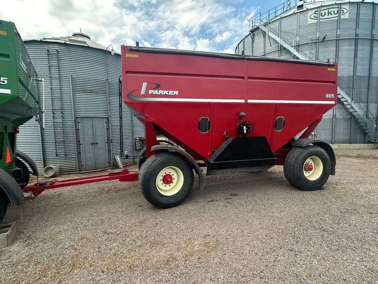 2014 Parker Model 605 Gravity Box, Lights, Brakes, Roll Tarp, 445/65R22.5 Tires on 10 Bolt Hubs, Fen