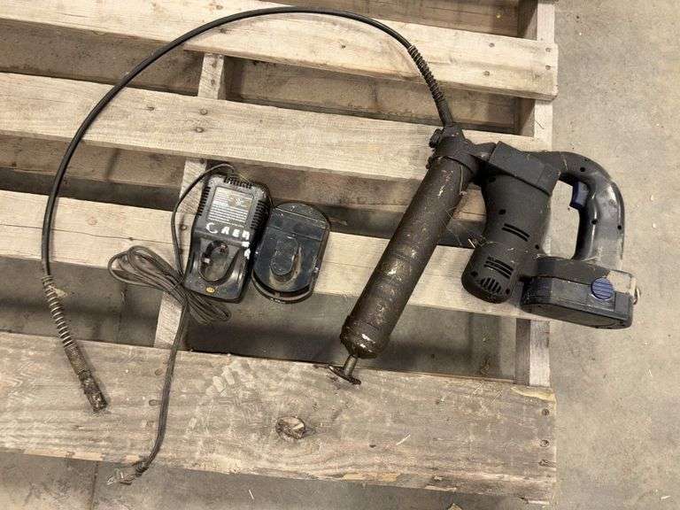 Electric Grease Gun, with (2) Good Batteries, Charger