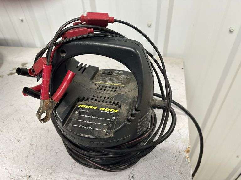 Minnkota MK210P Portable Battery Charger