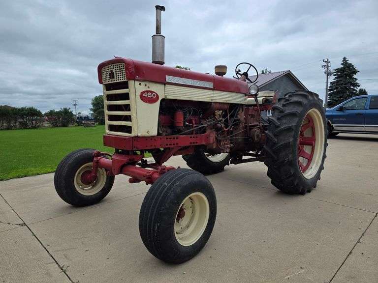 Farmall 460 Wide Front Gas Tractor, 15.5-38 Rears, 2pt Fast Hitch, 11L-15 Fronts, 540 PTO, Mid Hydra
