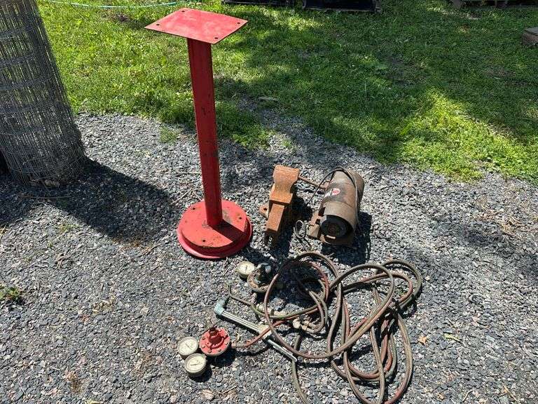 Vice, Grinder with Stand and Acetylene Hoses and Gauges