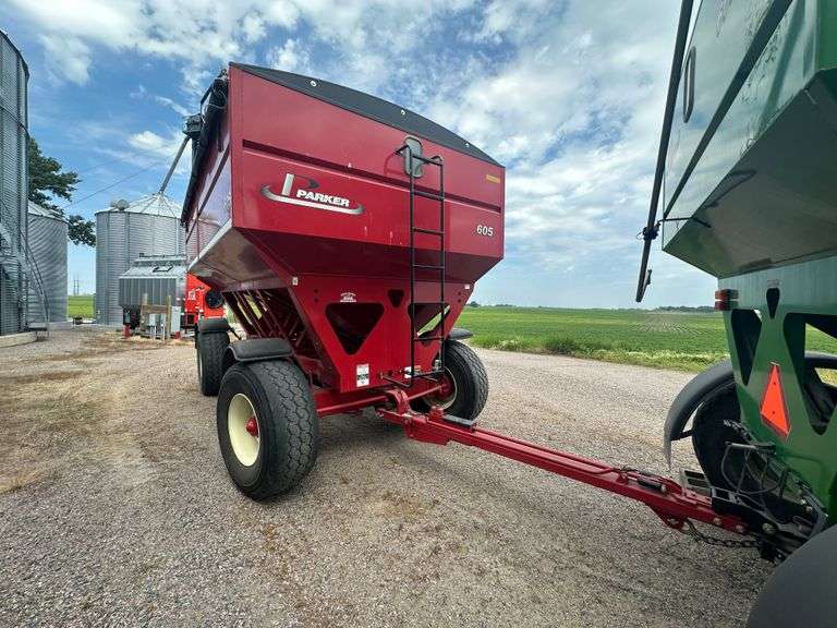 2014 Parker Model 605 Gravity Box, Lights, Brakes, Roll Tarp, 445/65R22.5 Tires on 10 Bolt Hubs, Fen