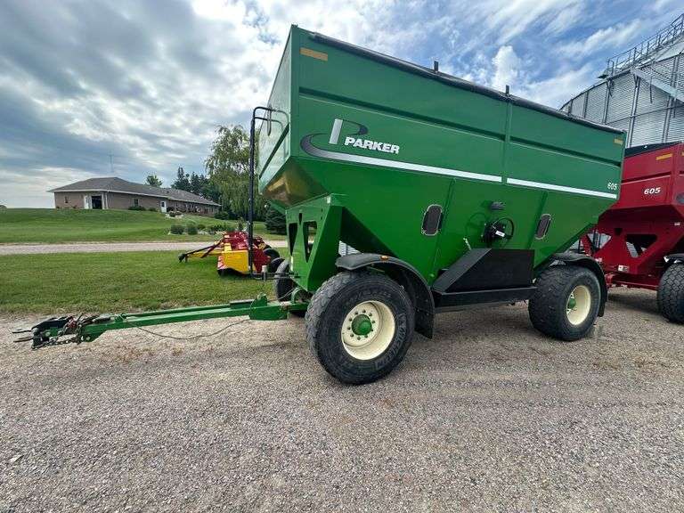 2010 Parker Model 605 Gravity Box, Lights, Brakes, Roll Tarp, 445/65R22.5 Tires on 10 Bolt Hubs, Fen