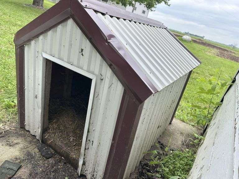 3’ x 4’ Dog House, 16” x 24” Door