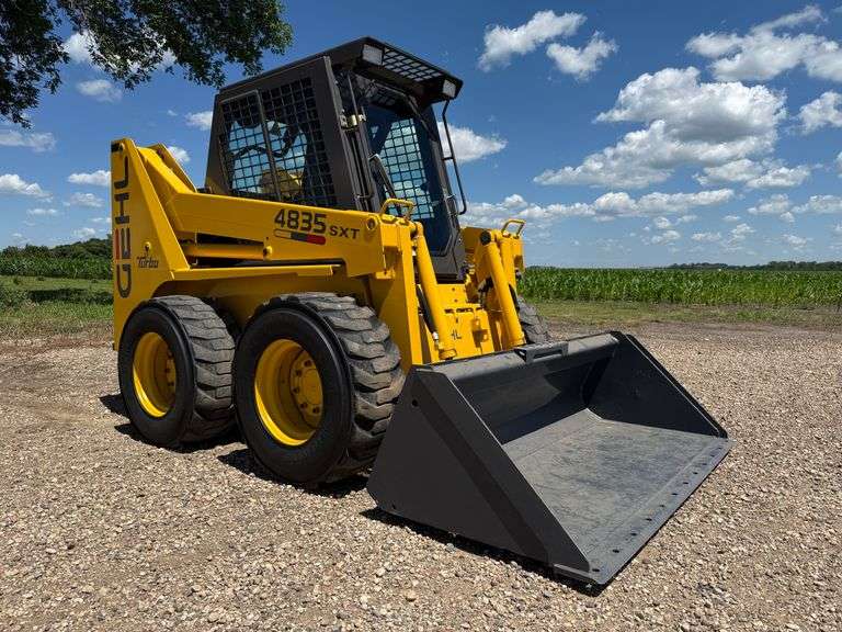 Gehl 4835 SXT Turbo Skid Loader, 985 Hours, Radio, Heat, Auxiliary Hydraulics, Quick Attach, New Buc