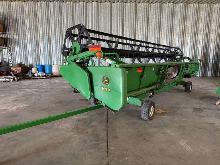 2001 John Deere 925F 25’ Flexhead with Unverferth Head Trailer, Full Finger Reel, SN: H00925F691586.