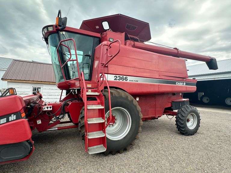 1998 IH Model 2366 Combine, 2,779 Sep and 3,846 Engine Hours, Serviced Regularly, 30.5x32 Fronts, 14