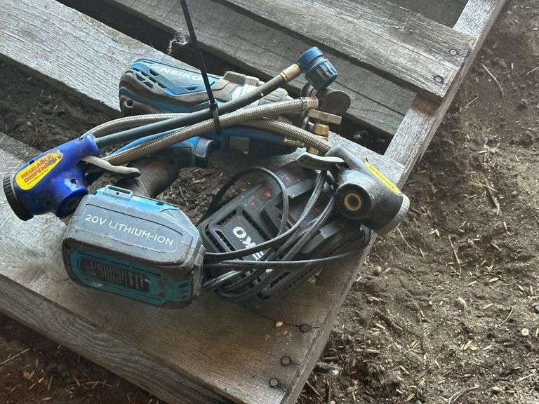 Neico 20 Volt Battery Operated ½” Gun, Charger Does Not Work