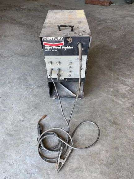 Century Wire Feed Welder, Powers up and Feeds, Owner Has Never Used