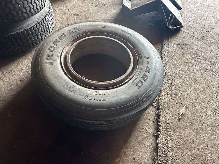 (1) 11 x 22.5 Truck Tire on Dayton Rim