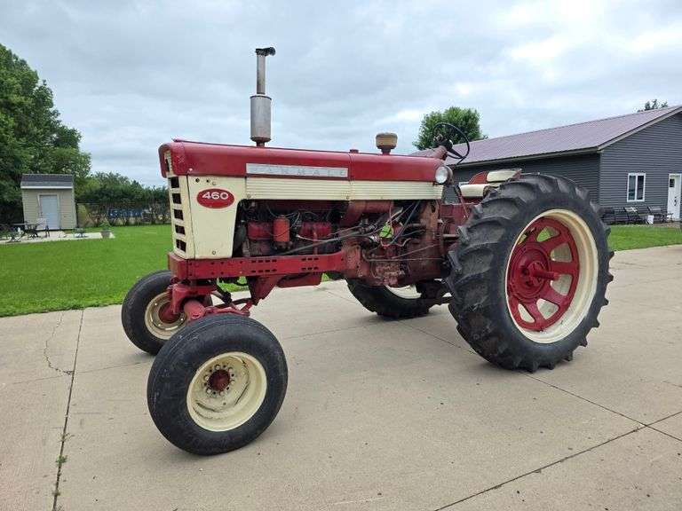 Farmall 460 Wide Front Gas Tractor, 15.5-38 Rears, 2pt Fast Hitch, 11L-15 Fronts, 540 PTO, Mid Hydra
