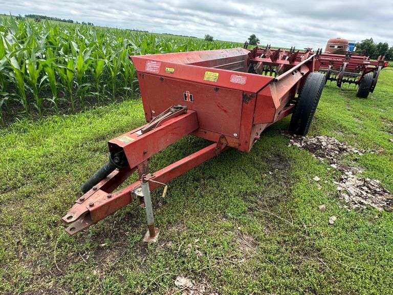 International Model 530 Manure Spreader, 540 PTO, 10.00x20 Tires, Very Little Useage